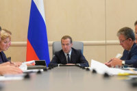 Медведев поручил разработать меры по расширению экспорта сахара