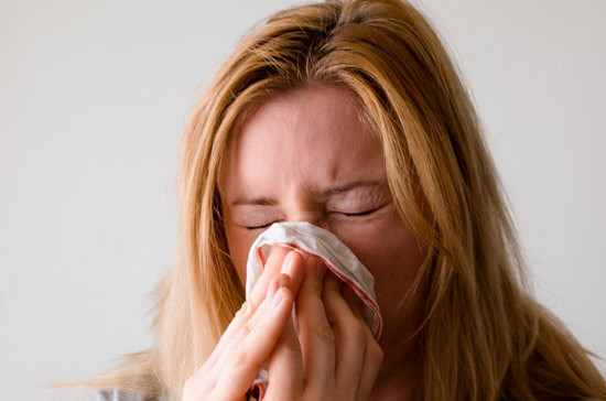 Врач развенчал миф о пользе оксолиновой мази