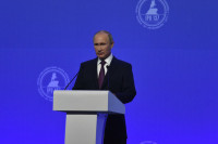 Путин назвал недопустимыми попытки ограничить прямые контакты парламентариев разных стран