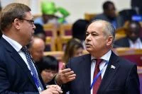 Сенаторы Константин Косачев и Ильяс Умаханов