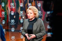 Россия стала первой из стран, которая создала реальные возможности для диалога между Северной и Южной Кореей. И хотя прямого контакта делегаций обеих Корей не состоялось, спикер Совета Федерации Валентина Матвиенко провела двусторонние встречи и с представителями Пхеньяна, и с представителями Сеула.