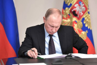 Путин подписал первый указ о новых гражданах России, обязанных принести присягу