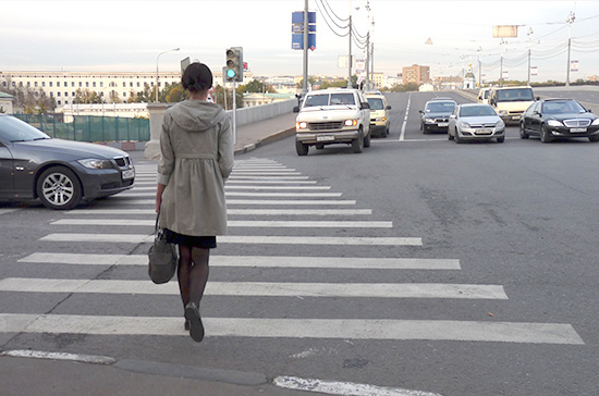 Штраф за непропуск пешеходов на переходе увеличат