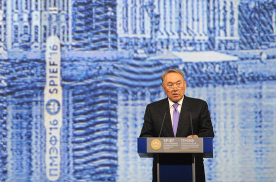 Назарбаев подписал указ о переводе алфавита на латиницу