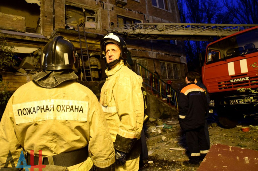 В центре Донецка взорвался жилой дом, есть пострадавшие