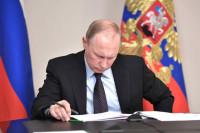 Путин обновил состав комиссии по госнаградам