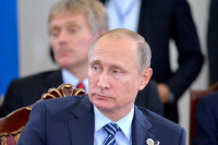 Путин заявил, что бывшие губернаторы остаются членами его команды