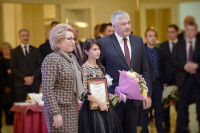 Валентина Матвиенко наградила 10-летнюю девочку, спасшую братьев и сестёр из пожара