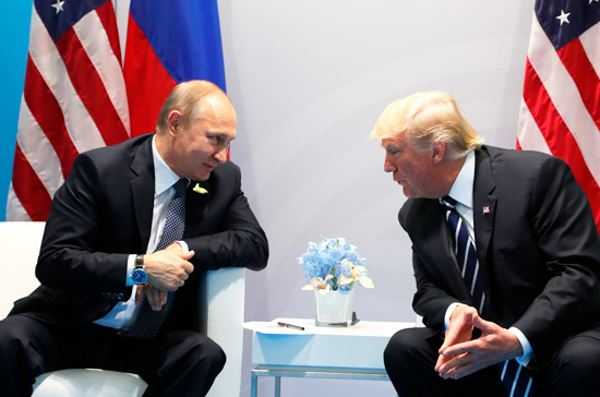 Путин и Трамп обменялись рукопожатиями на саммите АТЭС
