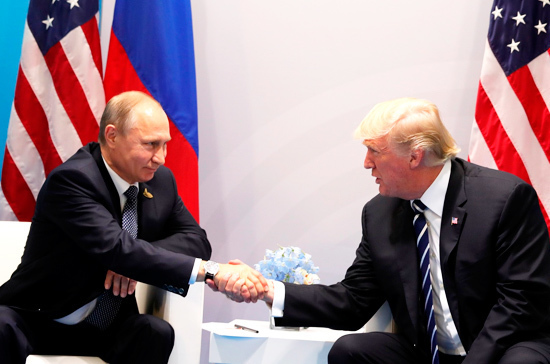 Трамп считает искренними слова Путина о невмешательстве в выборы, но доверяет разведке