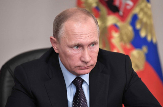 Путин уверен в исключительном праве России перевозить углеводороды по Севморпути
