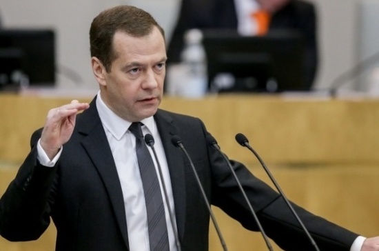 Медведев поручил разработать систему вывоза пассажиров проблемных авиакомпаний
