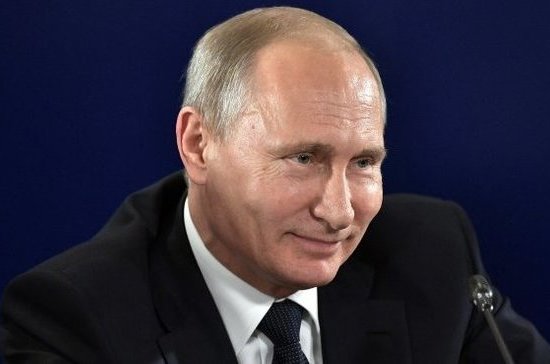 Путин пошутил про выборы президента в ответ на приглашение на юбилей ВГИК