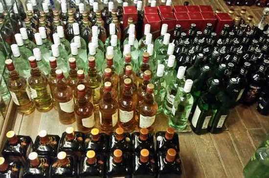 Более 9 тонн поддельного алкоголя изъяли на рынке Самары