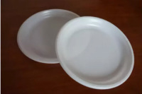 Гипермаркет Волгограда продавал «ядовитые» пластиковые тарелки