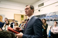 В ходе экскурсии по Государственной Думе молодым политикам удавалось побеседовать с депутатами. Один из них — Михаил Дегтярёв, член Президиума фракции ЛДПР.