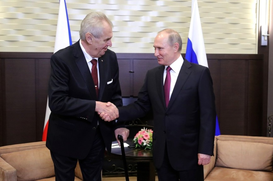 «Пиво достанем»: Путин пошутил в ответ на слова президента Чехии о санкциях