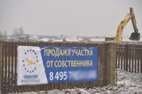 За заборами уже работает строительная техника: выкапывается грунт, подводятся коммуникации.