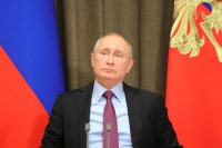 Путин поручил готовиться к наращиванию объемов оборонной продукции