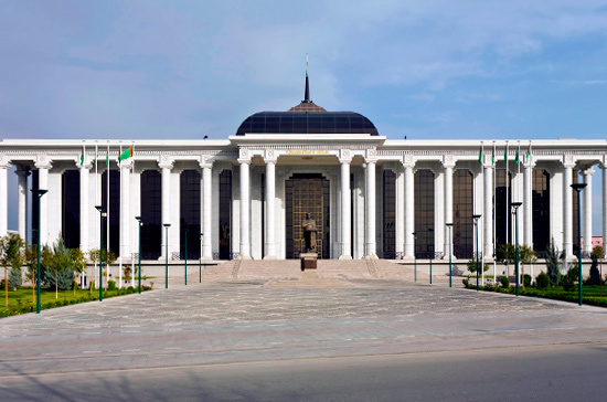 Парламент Туркменистана принял госбюджет страны на будущий год