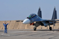 Российский Су-30 перехватил самолет США над Черным морем