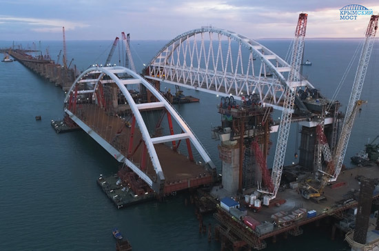 Украина анонсировала введение санкций США и Евросоюза против связанных с Крымским мостом компаний