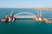 Через Крымский мост запретили провозить оружие и опасные грузы