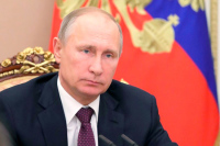 Путин может в любое время объявить об участии в выборах, заявил Песков