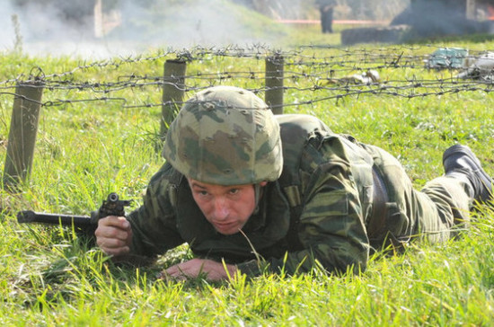 Срочникам на время службы сохранят места работы