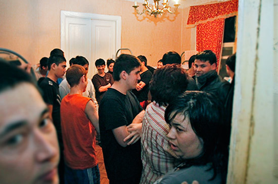 Трудовые мигранты перечислили из России в Киргизию свыше 2 млрд долларов