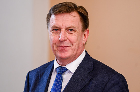 Латвийский премьер уточнил предложение мэра Риги о помощи русским школам