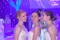 Многие из принявших участие в празднике молодых дам учатся в кадетских образовательных учреждениях