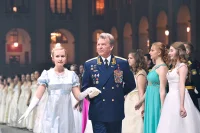 Герой Советского Союза, генерал-полковник, заслуженный военный летчик России и депутат Госдумы Николай Антошкин, который стал одним из организаторов бала, исполнил со своей партнёршей торжественный полонез