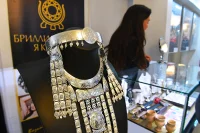 Ювелирные украшения из Якутии известны в разных регионах РоссииЗимний национальный костюм Якутии