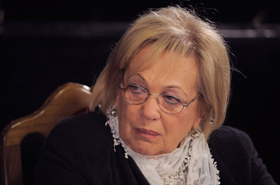 Путин поздравил Волчек с Днём рождения