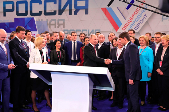 Путин поблагодарил ОНФ за плодотворную работу в интересах россиян