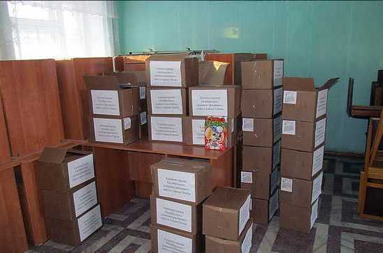 В Омске задержали бомжей, пытавшихся украсть новогодние подарки из здания администрации округа