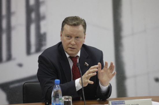 Олег Нилов предложил расширить использование средств маткапитала
