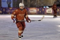 Путин провёл матч Ночной хоккейной лиги на Красной площади