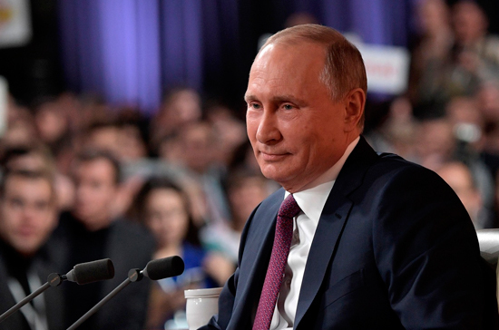 Путин поблагодарил Госдуму и Совфед за быстрое принятие законов о поддержке семьи