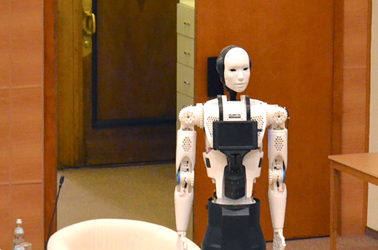 Робот «Трубот» принял участие в международном форуме майнеров в Госдуме