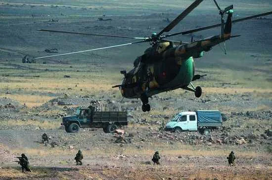 Высадка десанта военнослужащих министерства обороны Армении во время военных учений Организации Договора о коллективной безопасности «Нерушимое братство – 2015» в Армении   / Фото РИА «НОВОСТИ»