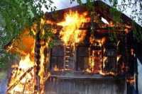 Житель Свердловской области, желая сжечь дом друга, по ошибке погубил целую семью