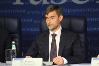 Запрет российских передач в Молдавии является деструктивным шагом, заявил Железняк