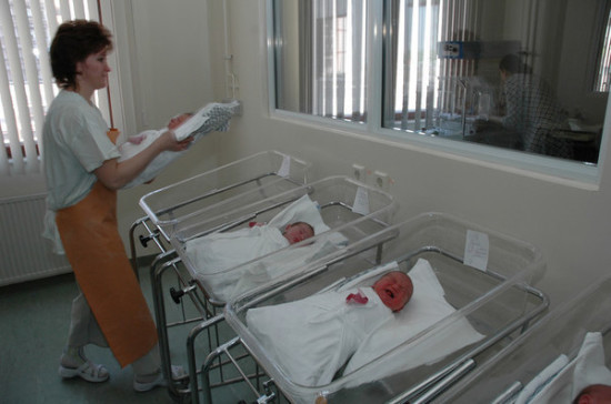 Как увеличение пособия на первого ребёнка отразится на рождаемости?