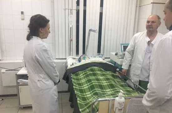 Детский омбудсмен навестила в больнице учительницу, пострадавшую во время нападения в пермской школе