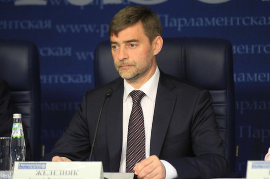 Железняк связал обвинения Порошенко в адрес России с попыткой снять ответственность за Минск-2