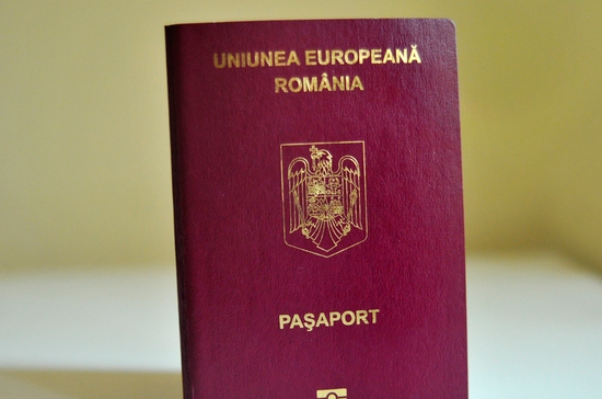 Румынское гражданство имеют 700 тысяч молдаван, рассказал экс-президент Румынии