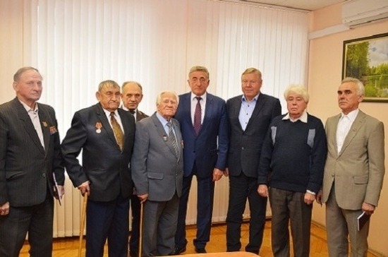 Лукин организовал поездку ветеранов в Волгоград