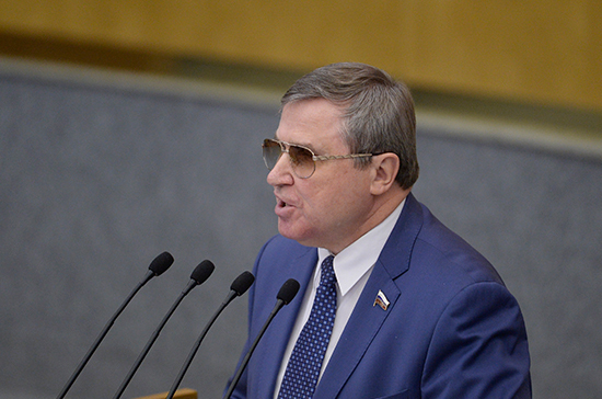 Смолин призвал убрать &laquo;теорию услуг&raquo; из законодательства об образовании